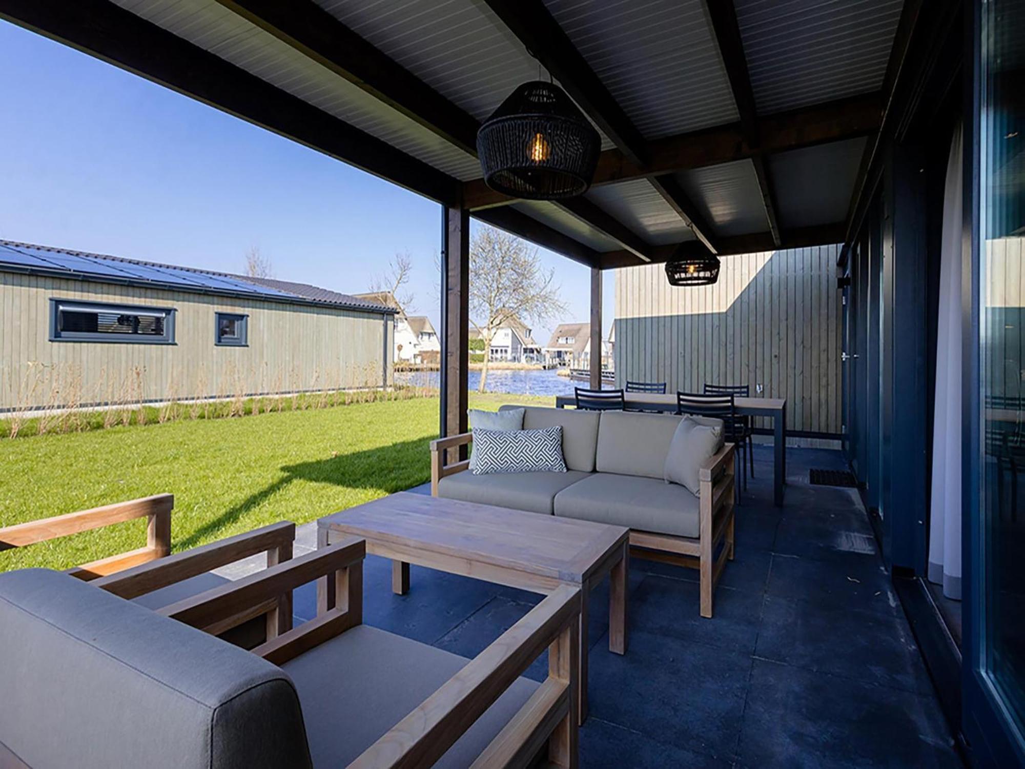 Luxury Docklodge On The Water Delfstrahuizen Экстерьер фото